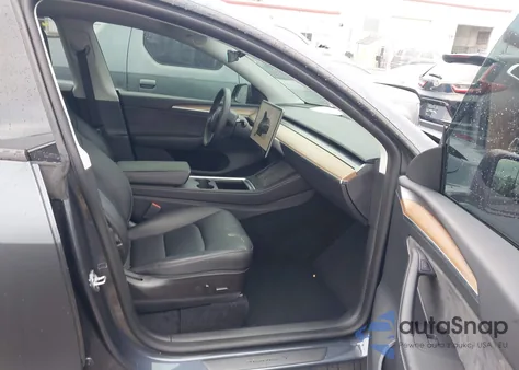 2022 Tesla Model Y Performance Dual Motor All-Wheel Drive z USA, uszkodzony, nr VIN 7SAYGDEF7NF535485